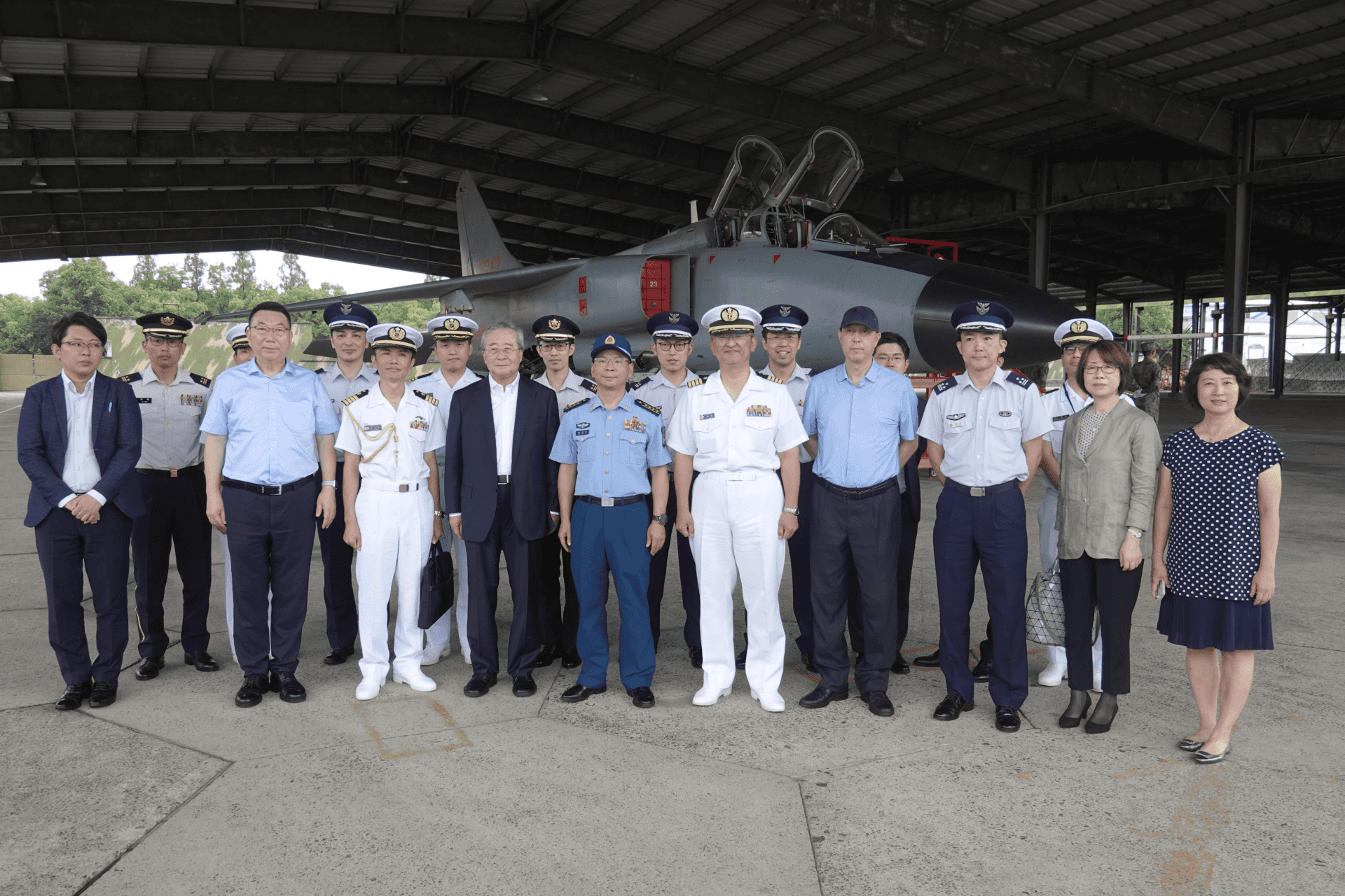 日方代表團訪問東部戰區空軍航空兵83旅。