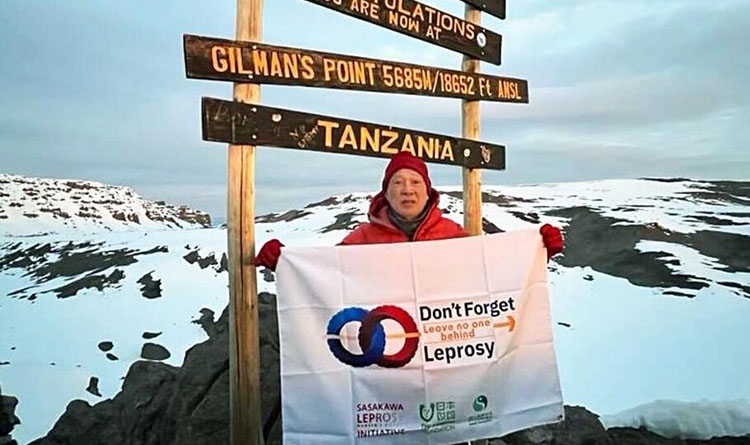 日本財團會長笹川陽平以85歲高齡成功登頂非洲最高峰 