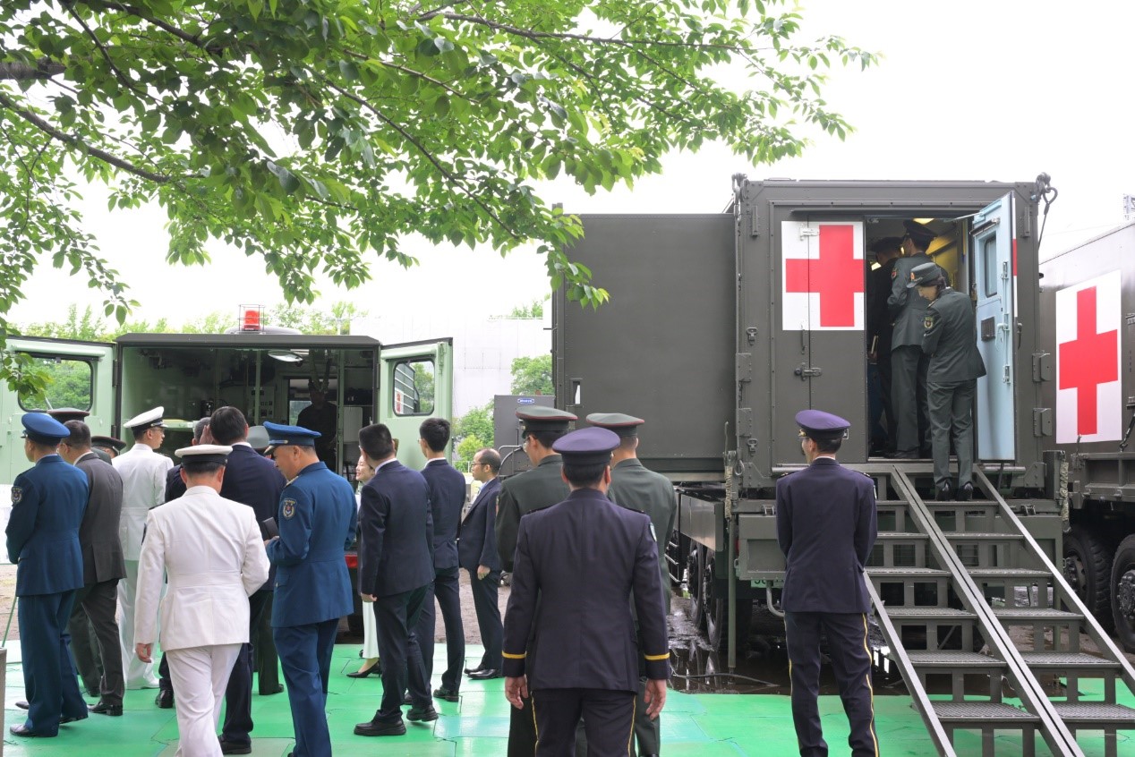 代表团参观日本陆上自卫队卫生学校。笹川和平财团供图