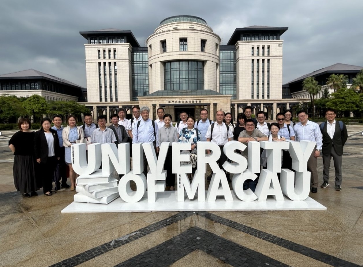 9月14日，中日两国学者在澳门大学校园。