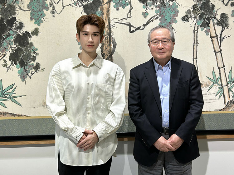 中国演员朱赞锦
